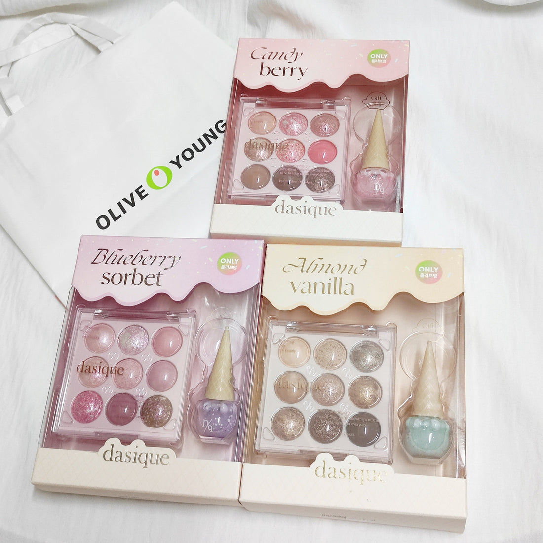 本月優惠! 現貨OY限量版 l Dasique 𝐈𝐜𝐞 𝐂𝐫𝐞𝐚𝐦 𝐂𝐨𝐥𝐥𝐞𝐜𝐭𝐢𝐨𝐧 雪糕球體眼影盤+甲油 🍨21 Almond Vanilla